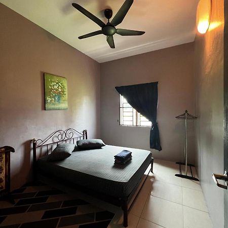 Taiping Homestay Husna Afina Exterior photo